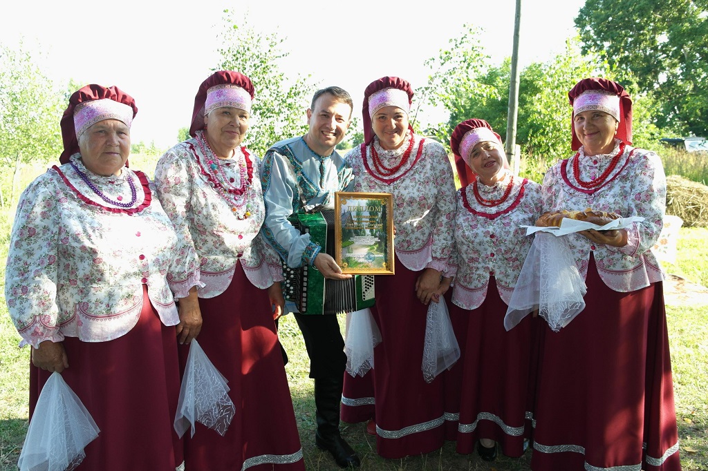 «Осень снова в гости зовет»