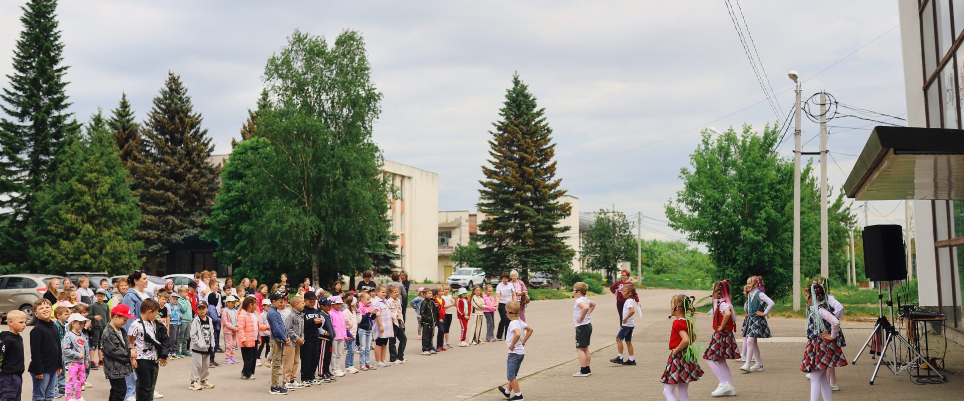 «Торжественное открытие летнего школьного лагеря «Солнышко»Под девизом «Детство -это мы!»